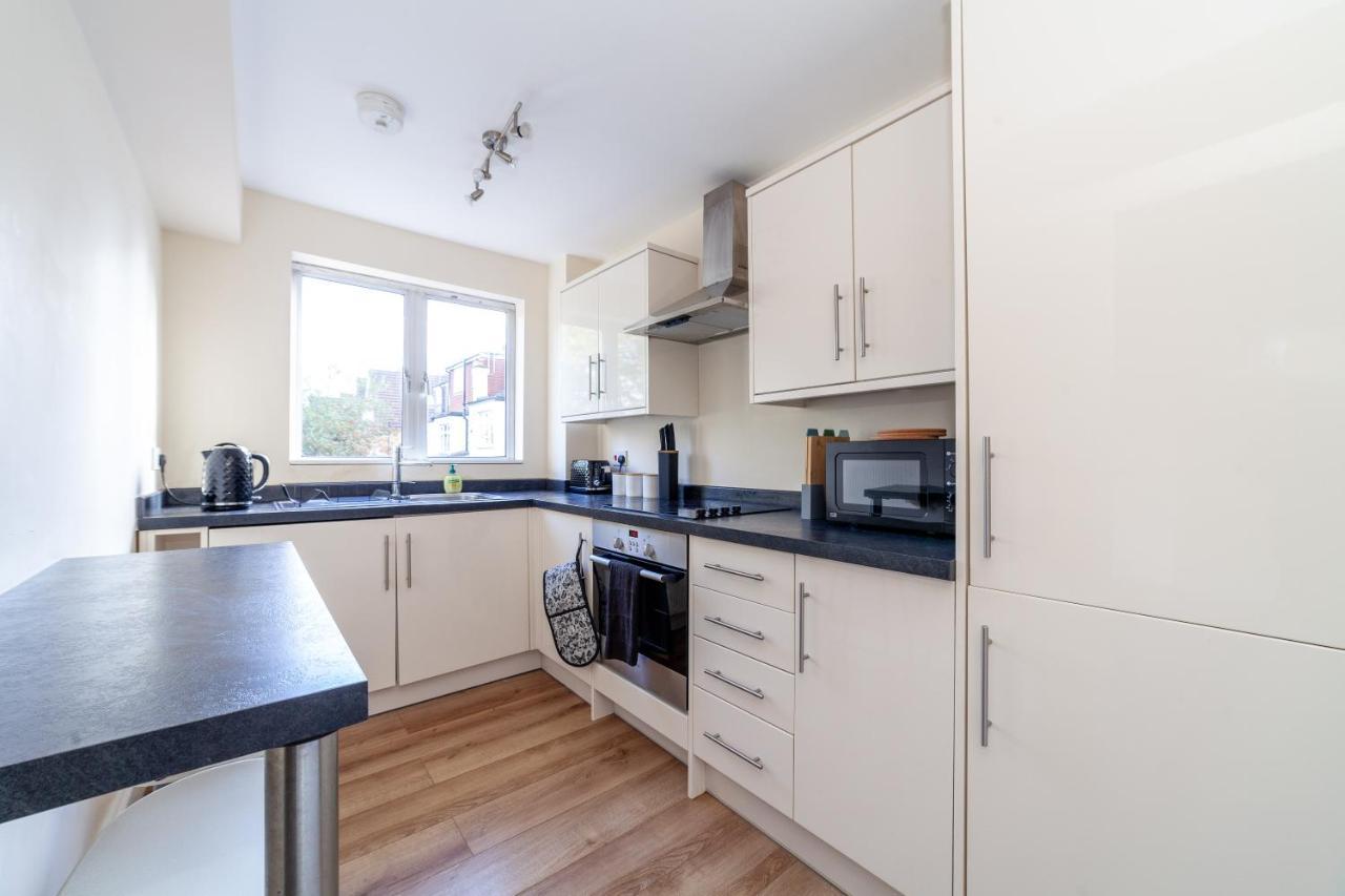 Lovely Studio Flat In Wimbledon W/ Free Parking London Luaran gambar