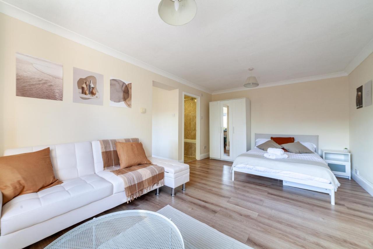 Lovely Studio Flat In Wimbledon W/ Free Parking London Luaran gambar