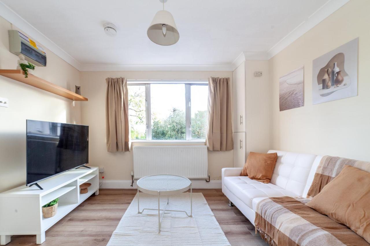 Lovely Studio Flat In Wimbledon W/ Free Parking London Luaran gambar